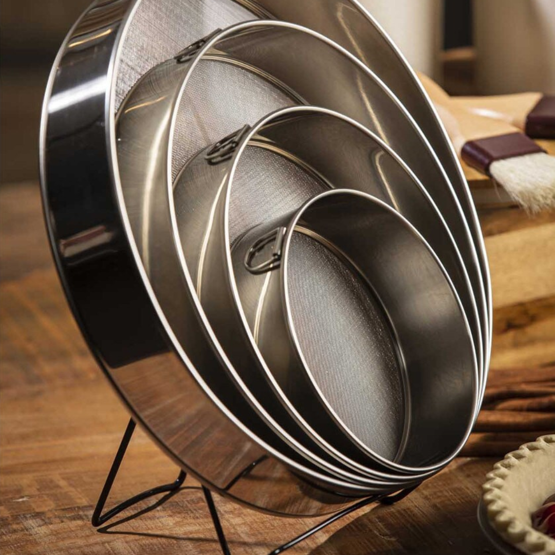 8-inch Fine Mesh Sieve ensures lump-free results whether you're sifting flour for a light sponge cake or an airy genoise.