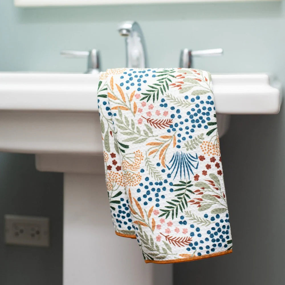 Discover our Inca Floral print hand towels--where the best of botanical and floral inspiration unite--to bring a burst of color and freshness to your home, no matter the season!
