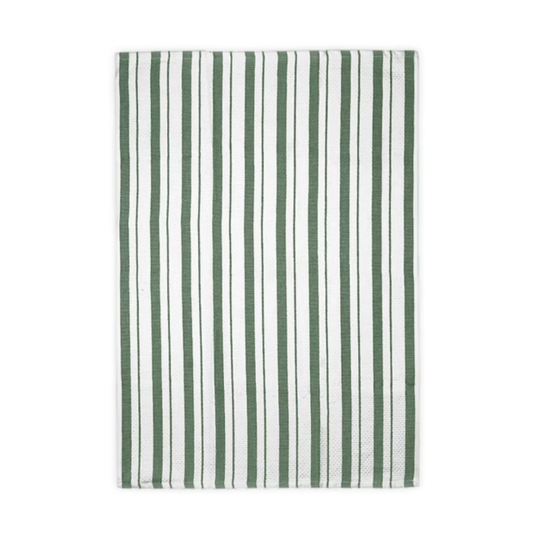 At 20” x 30”, this versatile, machine-washable towel is ready for everyday use, bringing classic function and style to your kitchen.