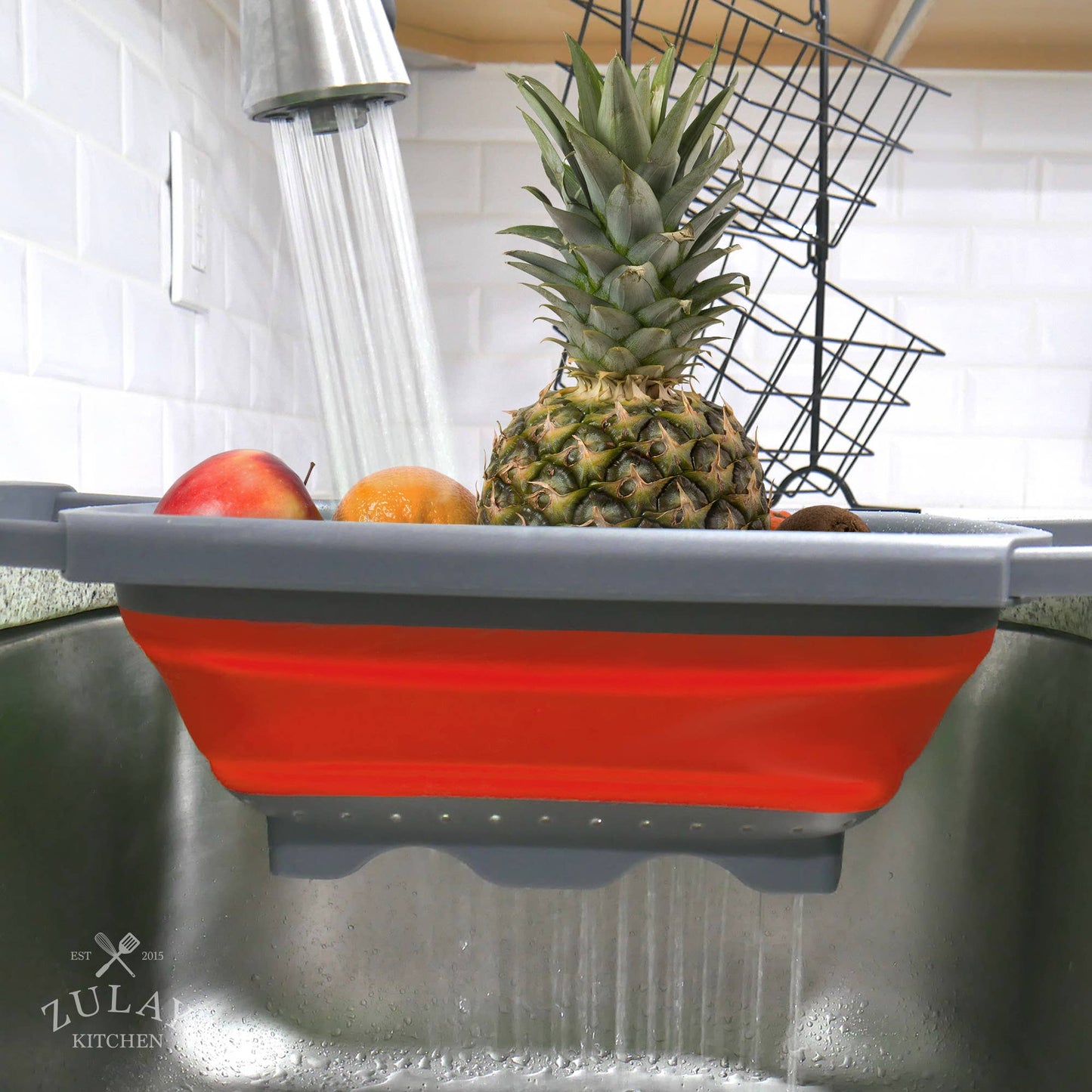 Zulay Kitchen Collapsible Colander in bold red is the ultimate space-saving kitchen essential! With a generous 6-quart capacity, it’s perfect for rinsing fruits and veggies or draining pasta with ease. The collapsible design makes storage a breeze, while extendable handles (adjusting from 15 to 23.8 inches) let it sit securely over most sinks—keeping food elevated while draining.
