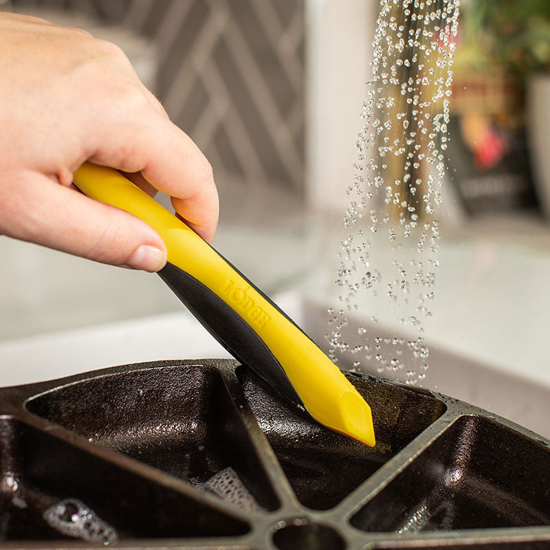 This specialized brush is designed to tackle cooked-on food in tight spaces, such as corners, grooves, and between grill ribs. Featuring dual narrow brush heads for precise cleaning and a pointed handle for effective scraping, it’s crafted from durable molded plastic with a no-slip silicone grip for effortless maneuverability.