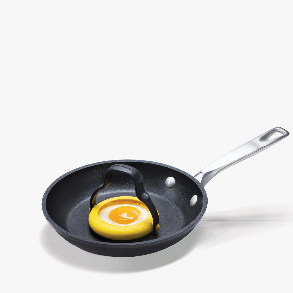 Easily flip, lift, and serve perfect eggs with Flegg! This set of 2 no-leak egg rings features a unique C-channel design that seals in the egg's weight for mess-free cooking. The 360° rotating handle allows for easy flipping and storage, while the heat-resistant handle keeps things safe and cool. Say goodbye to messy breakfasts with Flegg!