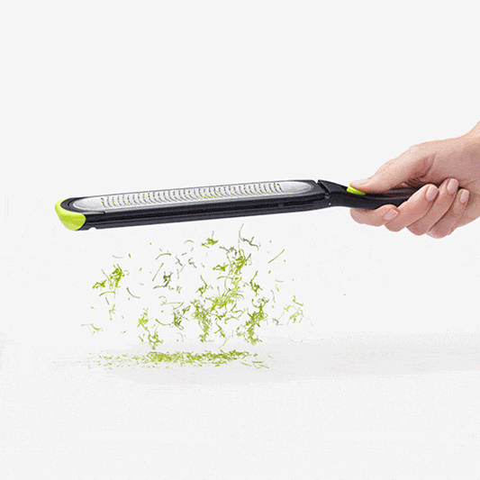 Ozest i<span data-mce-fragment="1">nstantly cleans and clears itself of any clinging zest with the push of a button. </span><span data-mce-fragment="1">Concave grater plate increases contact area for faster zesting, and guides your food down its centre for safer, more efficient strokes.</span>