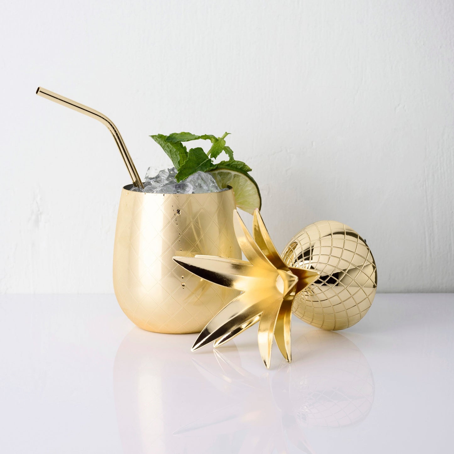 A tumbler so decorative you won't even need a garnish. Enjoy Mai Tais out of this gorgeous gold pineapple. Complete with etched details and a lid crowned with delicate fronds, it’s a stunning statement piece for serving any cocktails.