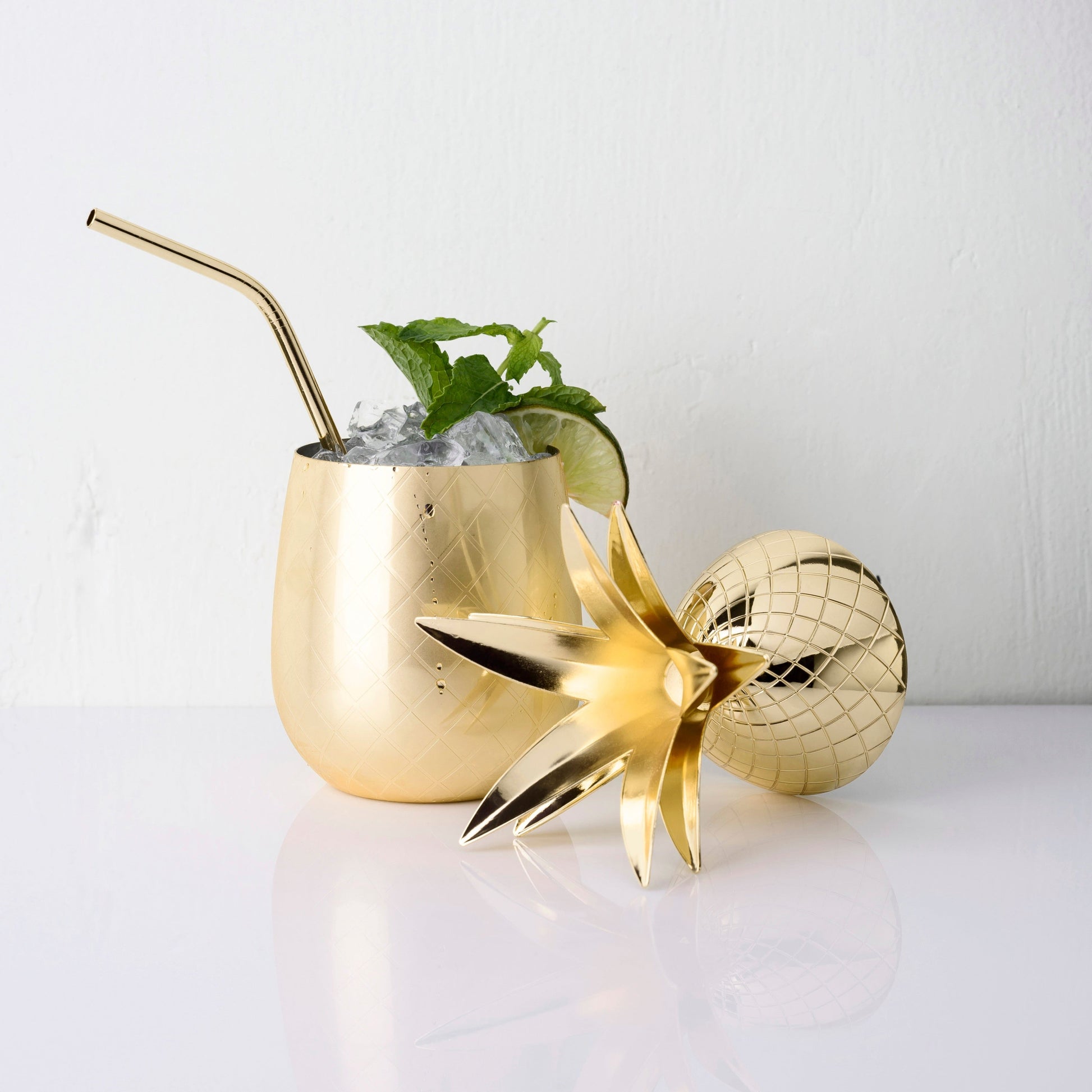 A tumbler so decorative you won't even need a garnish. Enjoy Mai Tais out of this gorgeous gold pineapple. Complete with etched details and a lid crowned with delicate fronds, it’s a stunning statement piece for serving any cocktails.