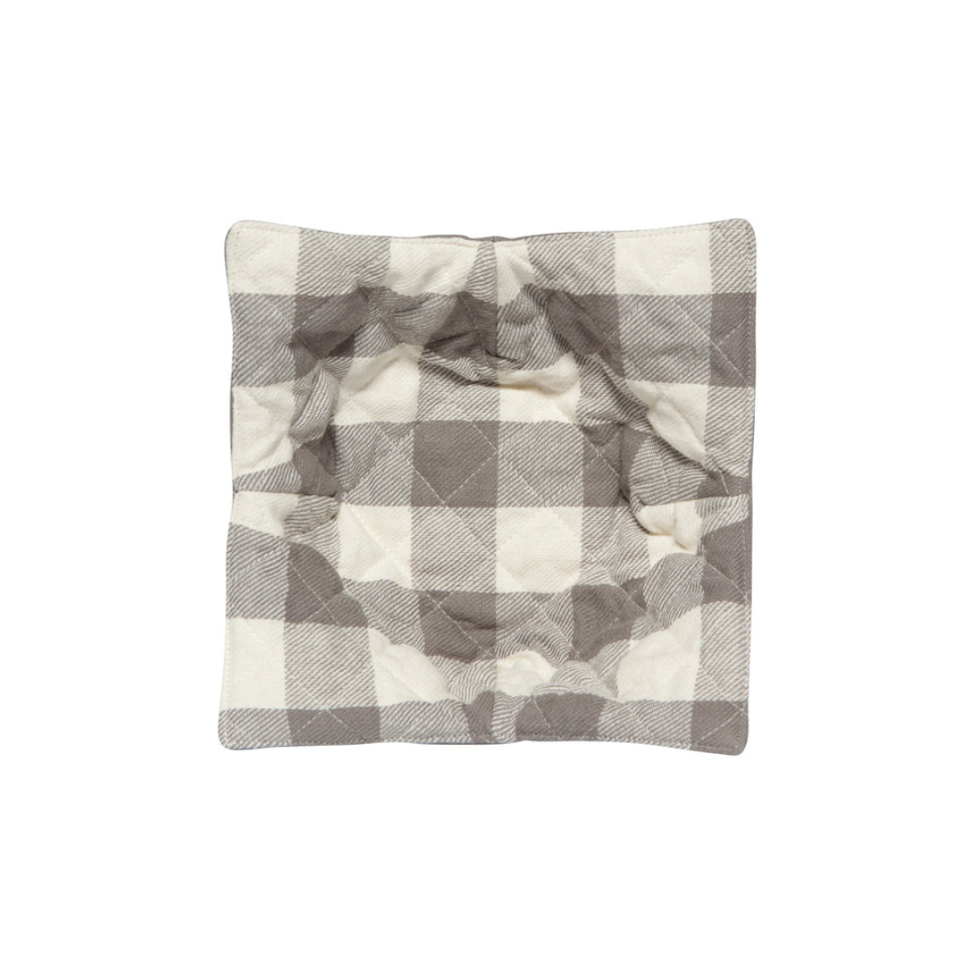 Embrace cozy comfort with the Gray Bowl Cozy—your new favorite way to handle hot bowls with ease! Perfect for cradling your morning oatmeal or afternoon soup, these quilted cozies are crafted from 100% cotton and feature a stylish plaid print that adds a touch of charm to every meal.