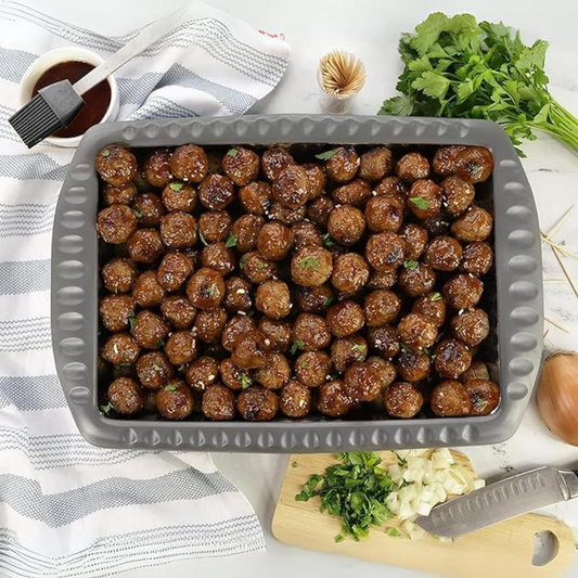 Foil Decor has three plastic components that work as a system to hold a 9x13 foil pan.