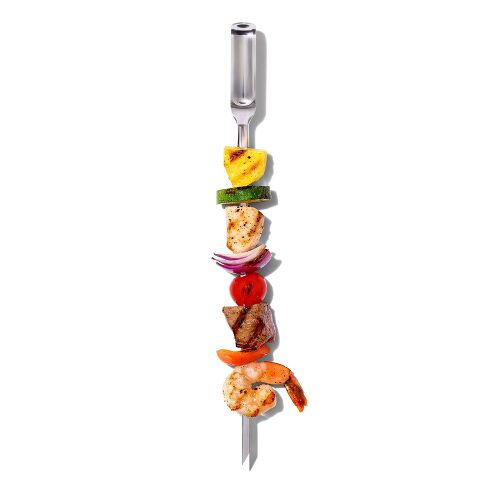 Achieve kabob perfection with the OXO Good Grips 6-Piece Grilling Skewer Set, thoughtfully designed to elevate your grilling experience. The sharp, pointed stainless steel construction ensures effortless loading of ingredients, while the innovative flat design prevents rolling—guaranteeing even cooking on all sides.