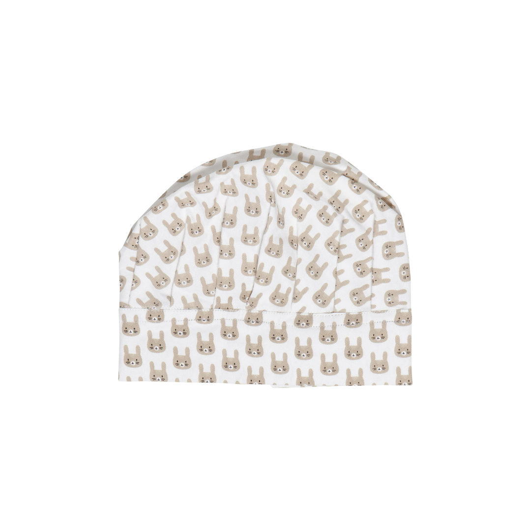 Let your little one’s imagination hop to life with the Bunny Daydream Apron & Hat Set! Featuring an adorable tan rabbit with long, floppy ears, this set is the perfect companion for young chefs.