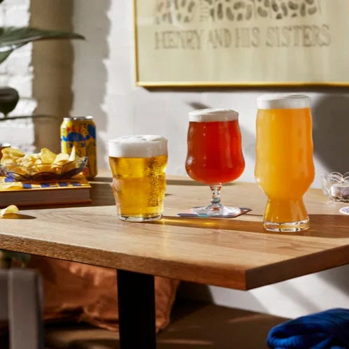 With a 16.9 oz capacity, this tall glass narrows slightly towards the top, helping to retain the full aromas of your IPA. The narrow waist at the bottom enhances the movement of the liquid as you pour and drink, releasing all the vibrant flavors and aromas that make IPAs so special.