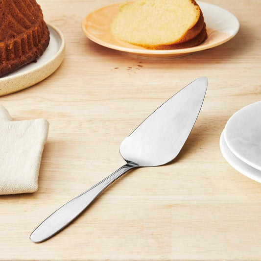 The perfect addition to your serving pieces, this pie and cake server effortlessly cuts and serves cakes, pies, quiches, and more—ideal for holidays, special occasions, or everyday use. Crafted from polished 18/0 stainless steel, its one-piece construction ensures durability and long-lasting performance.