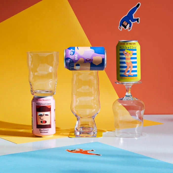 With a 13.5 oz capacity, this classic pub-style glass features a slightly open, cylindrical shape that provides plenty of room for foam, enhancing your beer-drinking experience.