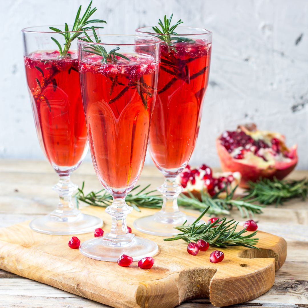 Pomegranate & Prosecco This bright fresh fragrance opens with juicy pomegranate followed by the effervescence of crisp prosecco. Magnolia, mahogany & lotus flower round out this blend. Salut