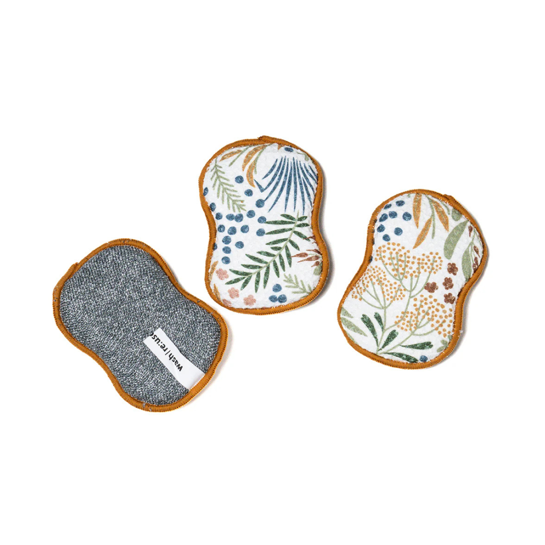 The Multi Leaf Gold Reusable Sponges brings the vibrant beauty of botanical and floral inspiration to your home with its stunning Inca Floral print, adding a burst of color and freshness to your kitchen year-round.