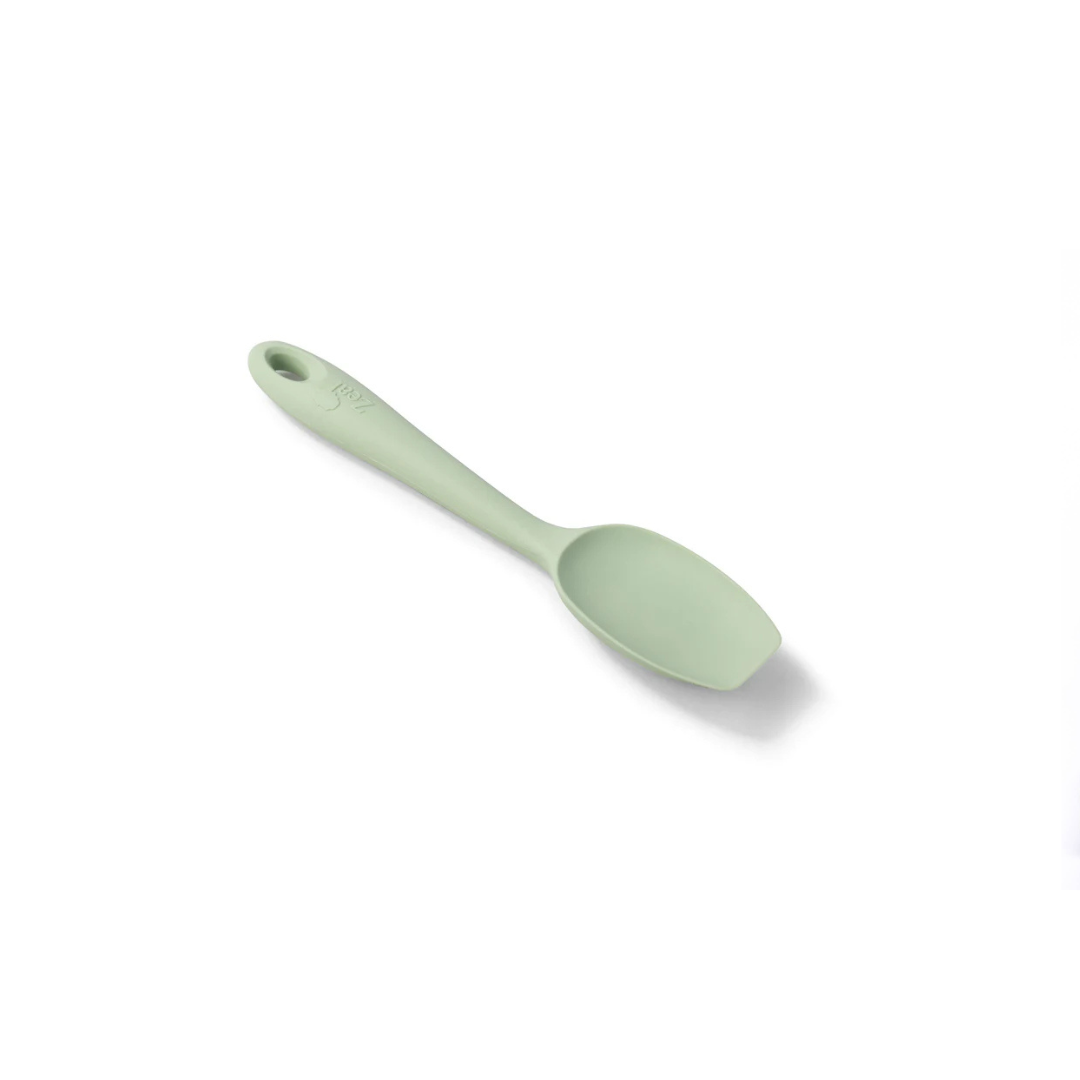 Meet your new kitchen essential—the Silicone Spoonula in Coastal Grey! This clever hybrid of a spoon and spatula is designed for ultimate versatility, making stirring, scraping, mixing, and baking a breeze.
