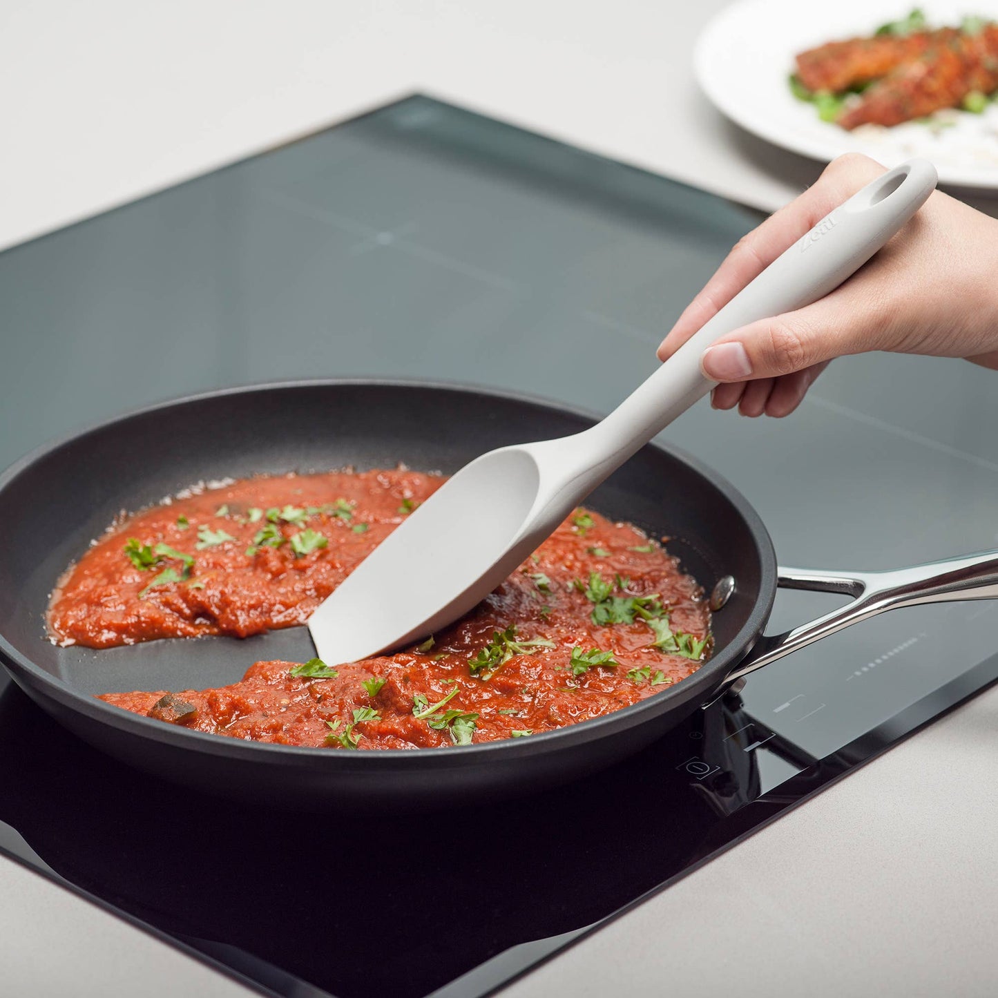 Meet your new kitchen essential—the Silicone Spoonula in Coastal Grey! This clever hybrid of a spoon and spatula is designed for ultimate versatility, making stirring, scraping, mixing, and baking a breeze.