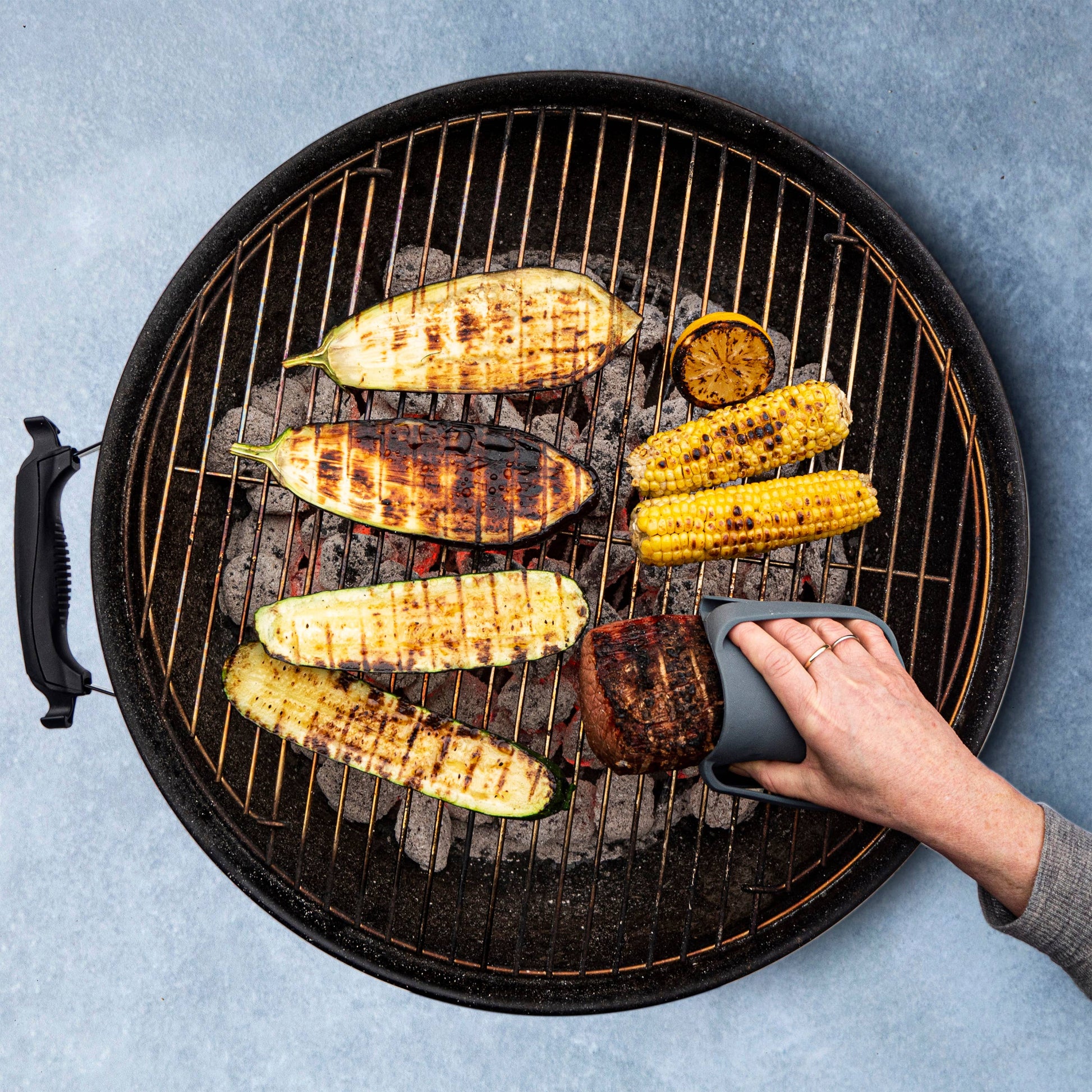 GRIPmitt® is the only cooking mitt you will ever need in the kitchen and at the grill station. This innovative and versatile mitt provides for dexterous, safe and easy handling of hot, cold and raw foods; hot pots and pans while prepping, cooking, grilling, carving and slicing. Hygienically slice breads without using a hand towel and prepare raw meats, poultry and vegetables without bare hands. Slice cooked meats and carve cooked poultry without burning your hands or using a carving fork.