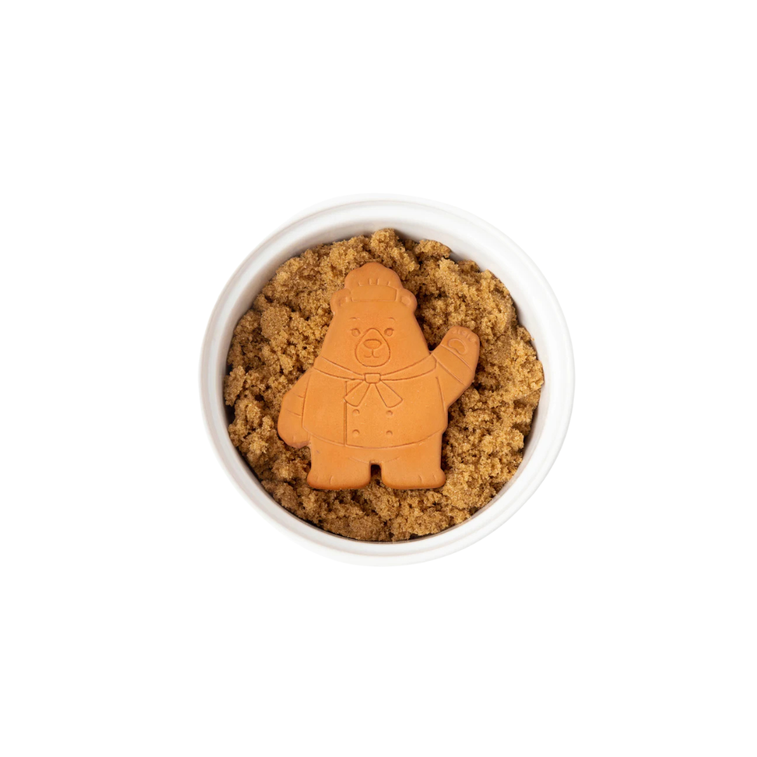 Keep your brown sugar, cookies, and baked goods soft and fresh with the adorable Sugar Bear! Simply soak him in water for 20 minutes, pat dry, and place him in a sealed container to release moisture slowly, keeping your items perfectly soft for over three months.