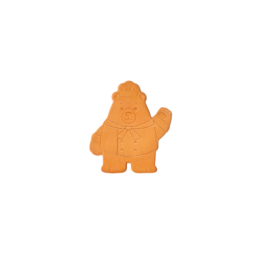 Keep your brown sugar, cookies, and baked goods soft and fresh with the adorable Sugar Bear! Simply soak him in water for 20 minutes, pat dry, and place him in a sealed container to release moisture slowly, keeping your items perfectly soft for over three months.