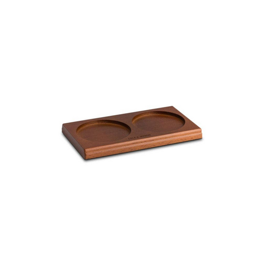 Keep your kitchen surfaces clean and stylish with this versatile wooden tray, designed to catch spills and prevent mess. Perfect for a variety of Cole & Mason salt and pepper mills or oil and vinegar bottles, its simple yet elegant design complements both classic and contemporary styles.