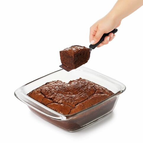 Introducing the kitchen magician you didn't know you needed—our Cut & Serve Turner! This whimsical wonder boasts a razor-sharp front edge and flat, beveled head that glides through lasagna, brownies, and other treats like a hot knife through butter!