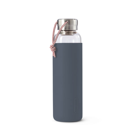This 20 fluid ounce light-weight Borosilicate glass bottle features a protective non-slip sleeve, convenient carry loop and stainless steel lid. Have sleek looks plus functionality in one eco-friendly, travel-friendly glass water bottle!