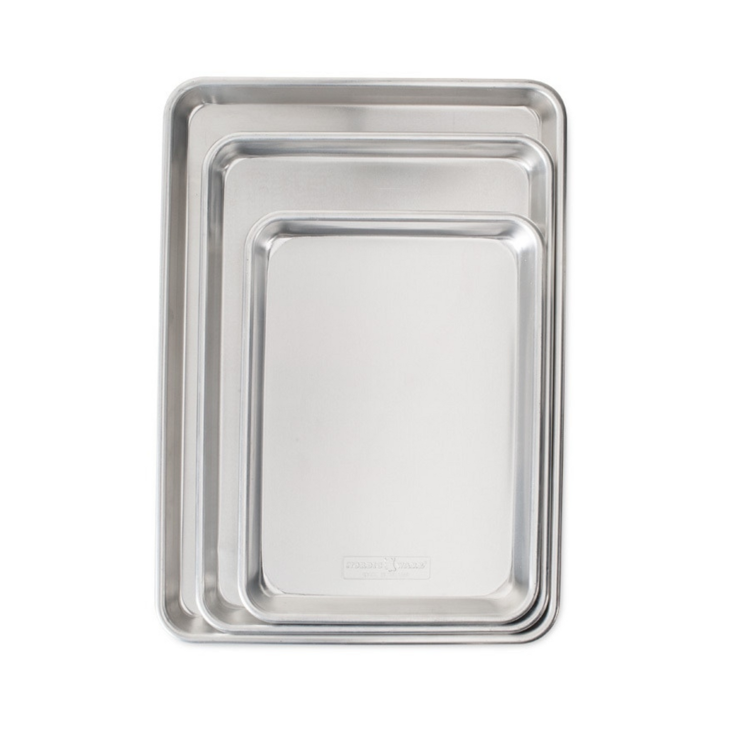 Our top-rated Naturals®Bakeware collection is made of pure aluminum for superior heat conductivity and produces consistent evenly browned baked goods every time. These premium pans have a lifetime durability and will never rust. Encapsulated galvanized steel rims prevent warping. Baker's Delight Set includes one Quarter Sheet, Jelly Roll and Half Sheet Pan for the ultimate set.