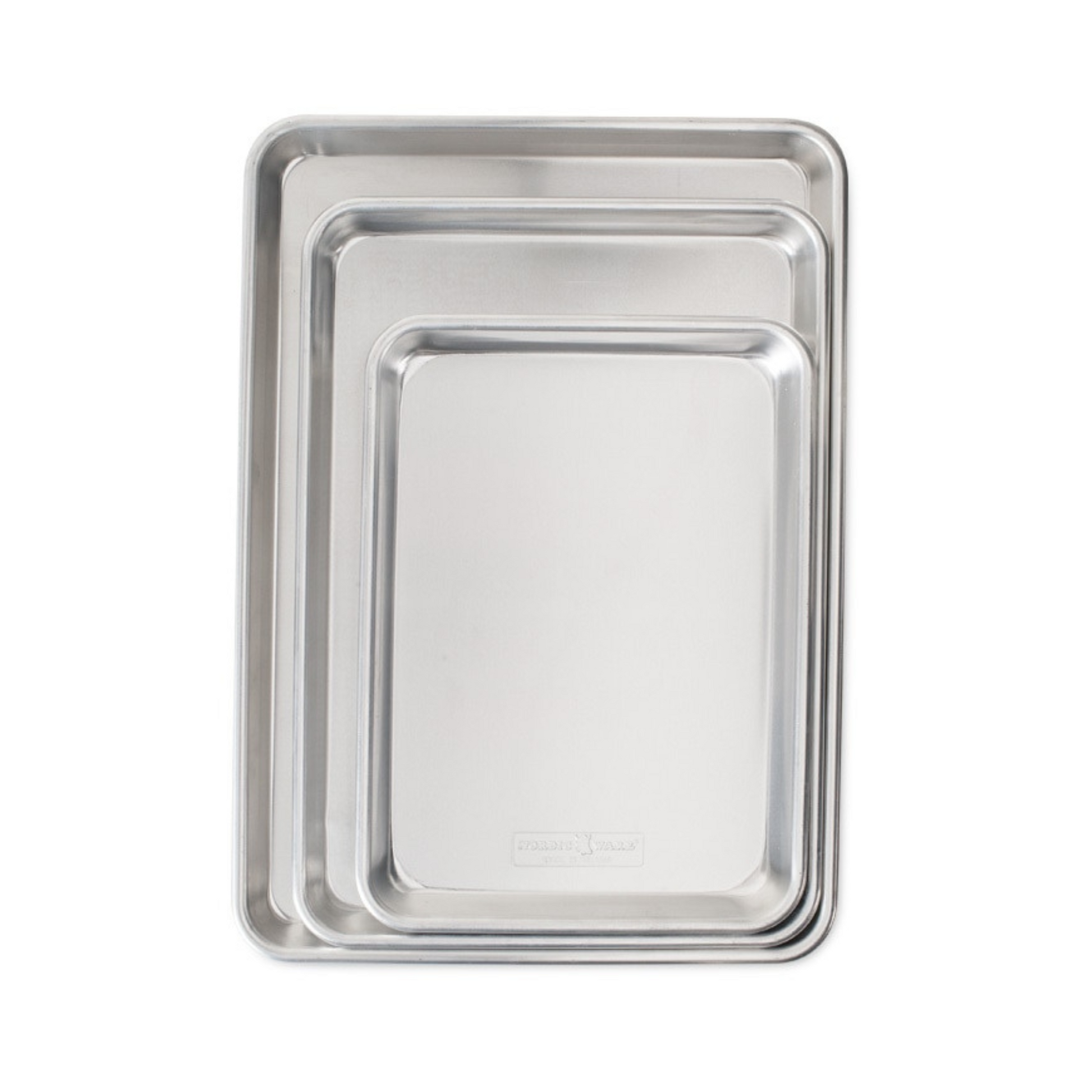 Our top-rated Naturals®Bakeware collection is made of pure aluminum for superior heat conductivity and produces consistent evenly browned baked goods every time. These premium pans have a lifetime durability and will never rust. Encapsulated galvanized steel rims prevent warping. Baker's Delight Set includes one Quarter Sheet, Jelly Roll and Half Sheet Pan for the ultimate set.