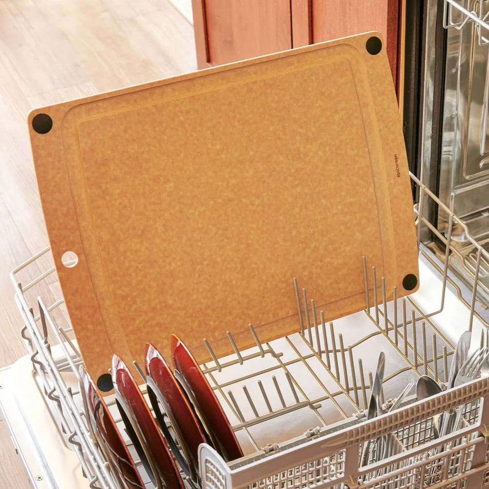 Crafted in the USA from U.S. and imported parts, this cutting board blends Epicurean’s signature style and durability with everyday convenience.
