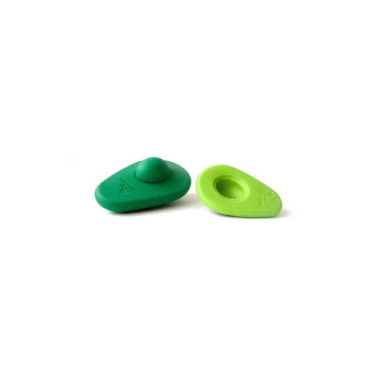 Avocado Food Huggers are designed to keep the leftover half fresh for longer. Our set of two sizes makes sure you’re covered for avocados large and small. And the unique pit pocket can be pushed in or out, ensuring a good hug whether the half you’re saving has the pit or not. 