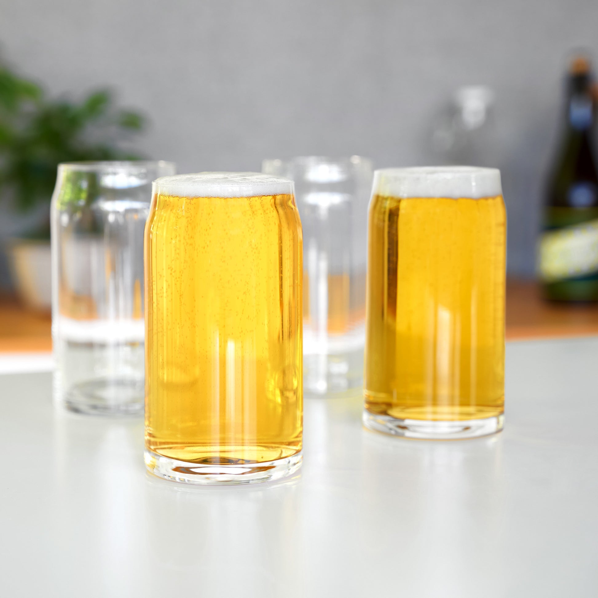  The sleek, streamlined shape keeps your beer colder for longer, while the tapered lip ensures a perfect pour and helps hold a beautiful layer of foam. 