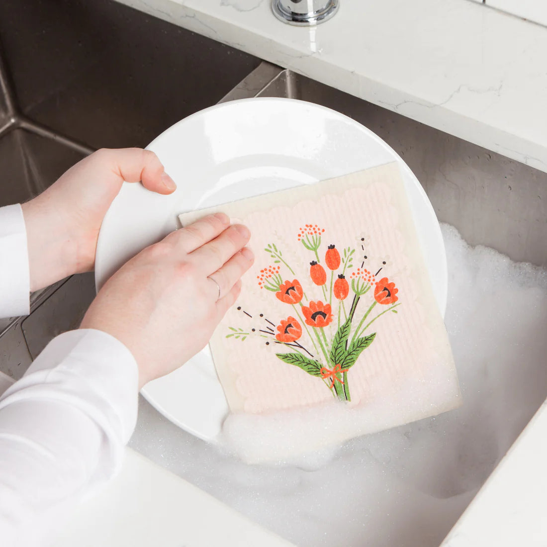 Spring into your household-cleaning routine with this Bouquet Swedish Dishcloth by Ecologie. 