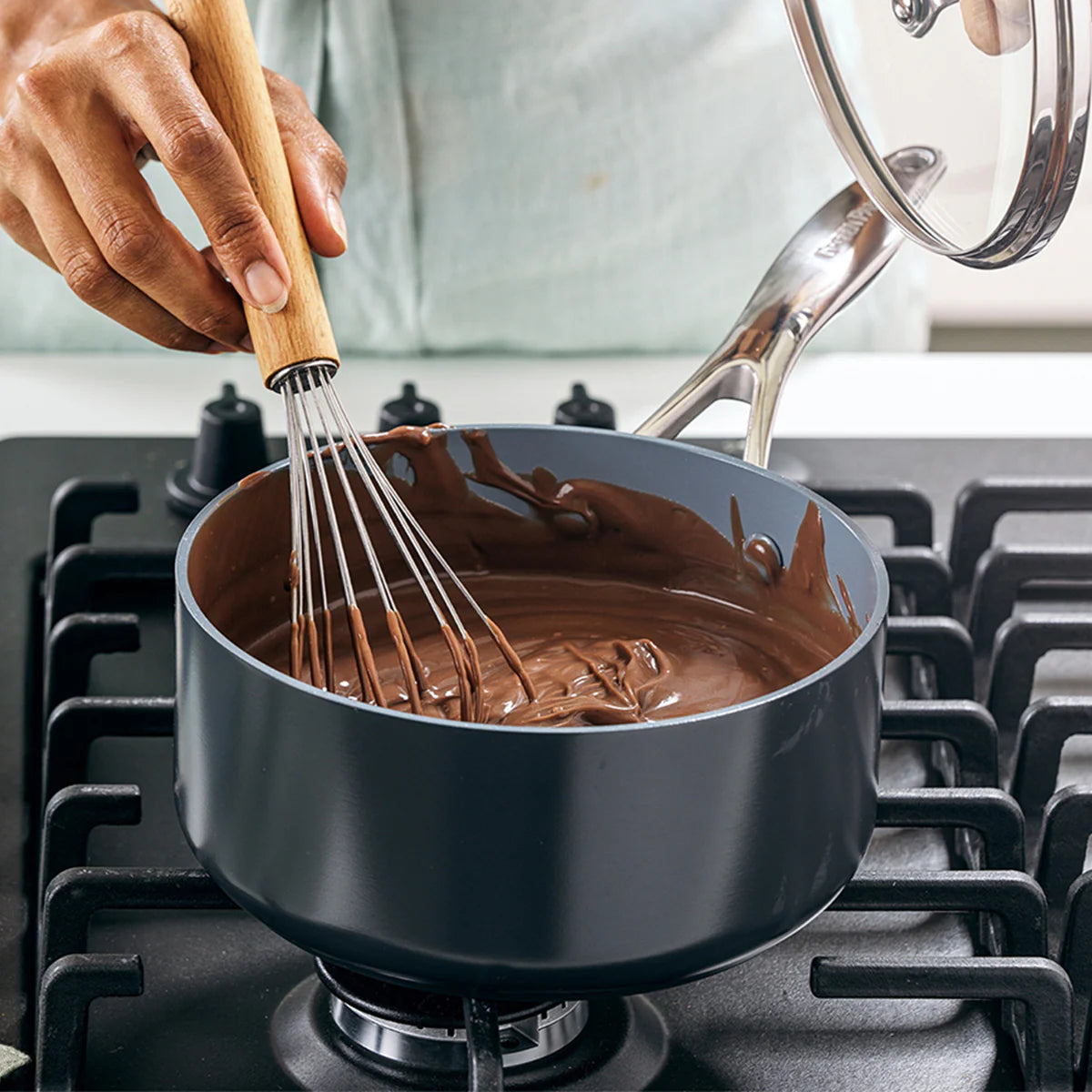 Perfect for simmering sauces, warming soups, or prepping small sides, the Valencia Pro 2-Quart Saucepan is a compact powerhouse in the kitchen. Crafted from hard anodized aluminum for superior strength and durability, it features a diamond-infused ceramic nonstick coating that delivers effortless release and quick cleanup—no soaking required.