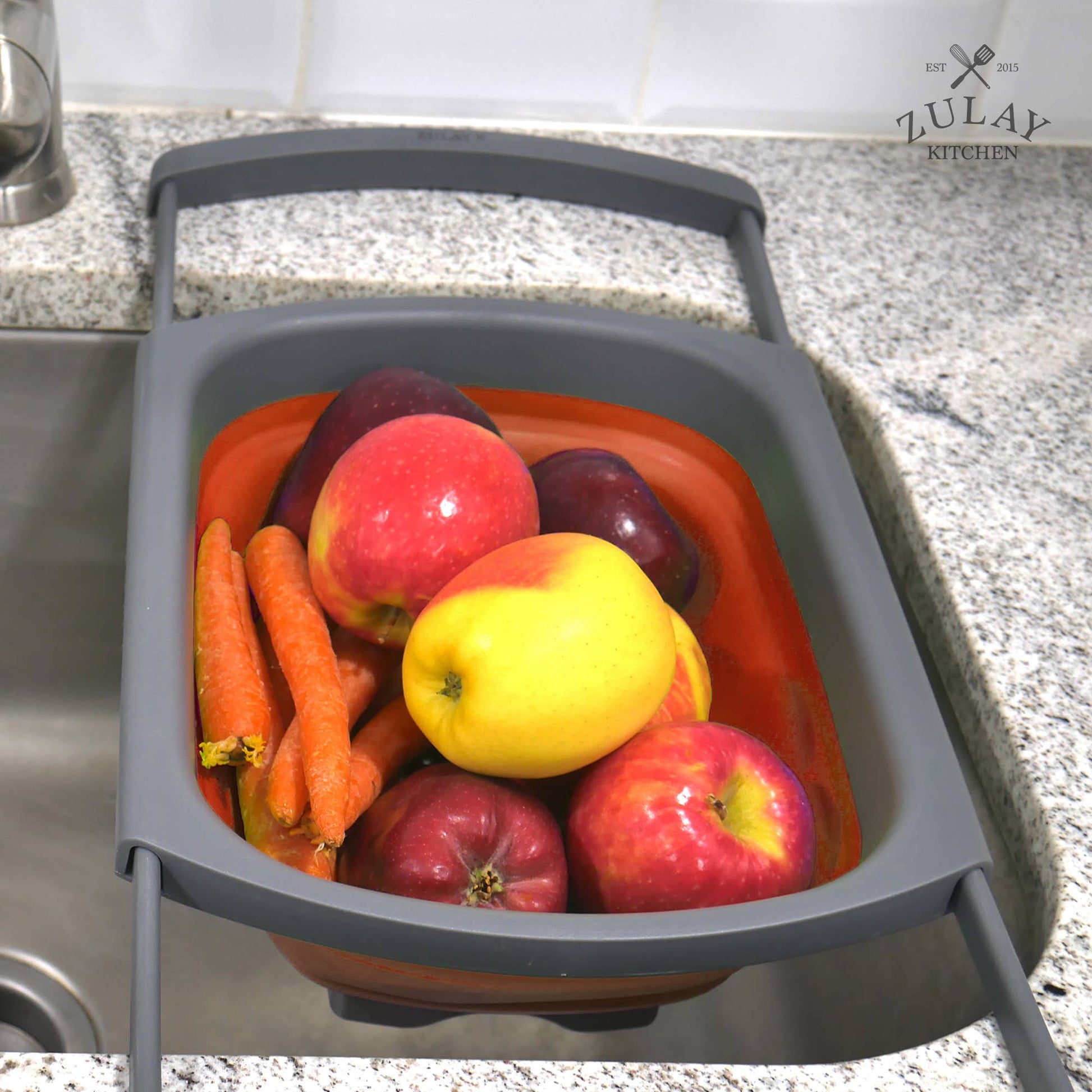 Zulay Kitchen Collapsible Colander in bold red is the ultimate space-saving kitchen essential! With a generous 6-quart capacity, it’s perfect for rinsing fruits and veggies or draining pasta with ease. The collapsible design makes storage a breeze, while extendable handles (adjusting from 15 to 23.8 inches) let it sit securely over most sinks—keeping food elevated while draining. 