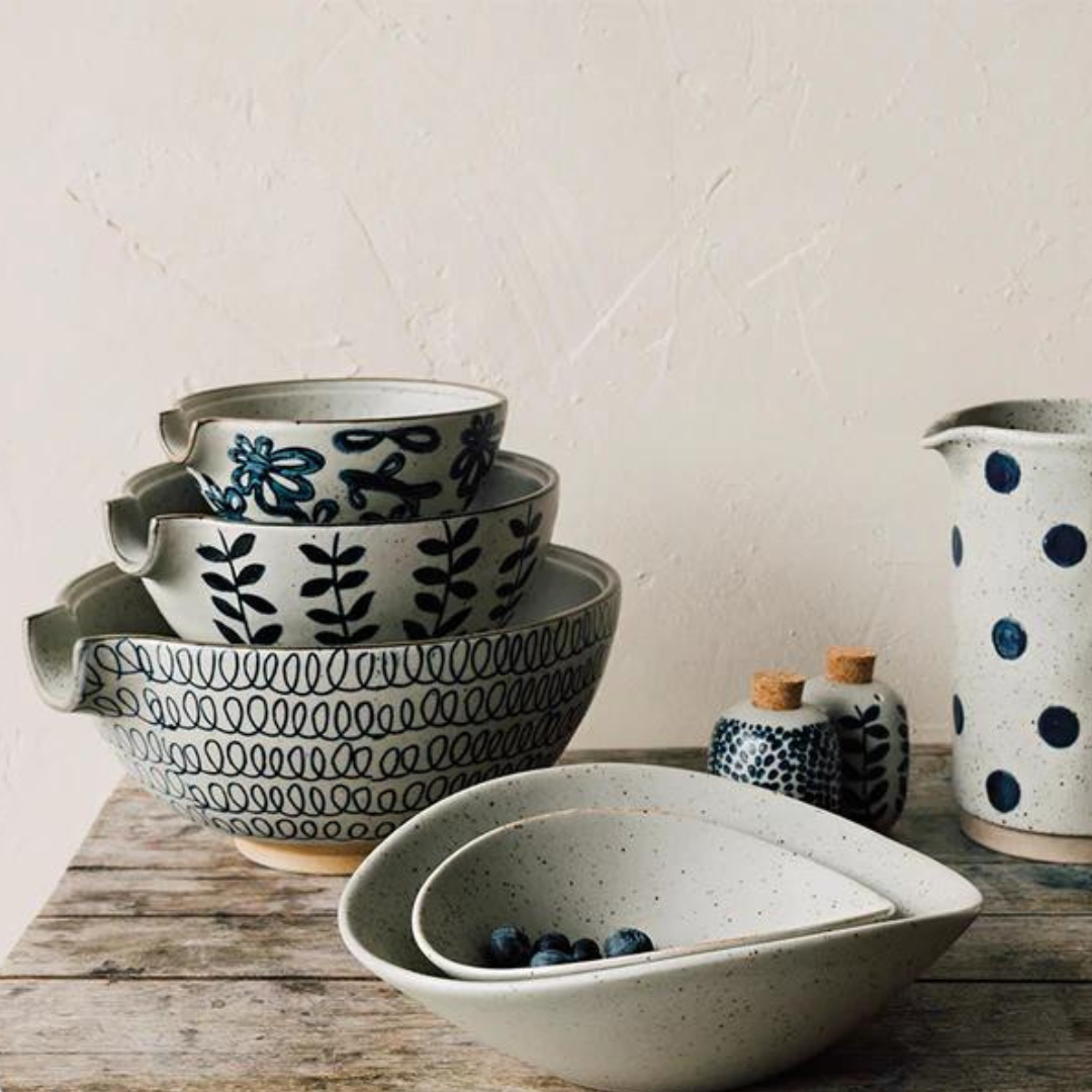 Element Stoneware hand painted Mixing Bowl in Daisy pattern