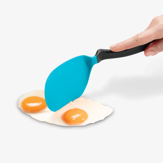 Chopula is an award-winning spatula that is not only thin and flexible for flipping from the front, but also incredibly strong for chopping on its side. Great for separating minced meat or eggs in a pan, flipping pancakes and serving. Chopula’s clever handle design also lifts its head up off your kitchen bench when you put it down.
