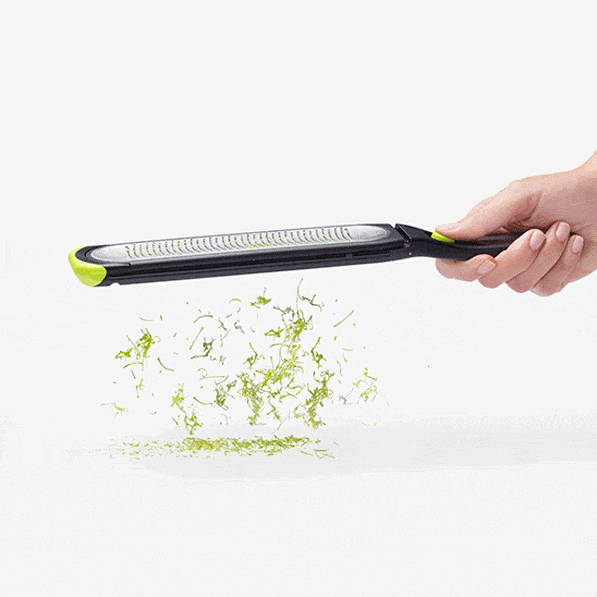 Ozest i<span data-mce-fragment="1">nstantly cleans and clears itself of any clinging zest with the push of a button.&nbsp;</span><span data-mce-fragment="1">Concave grater plate increases contact area for faster zesting, and guides your food down its centre for safer, more efficient strokes.&nbsp;</span>