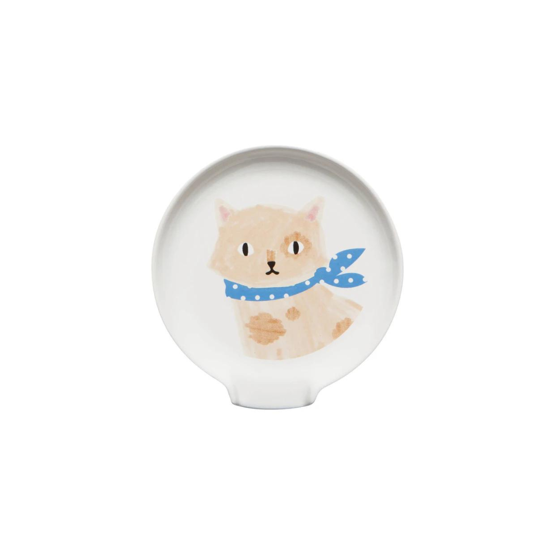  Feline Fine Spoon Rest! This meow-velous addition to your counter or stovetop features a charming cat motif that adds personality and a touch of whimsy to your meal prep. The handy divot ensures your spoon rests comfortably and keeps drips contained. 