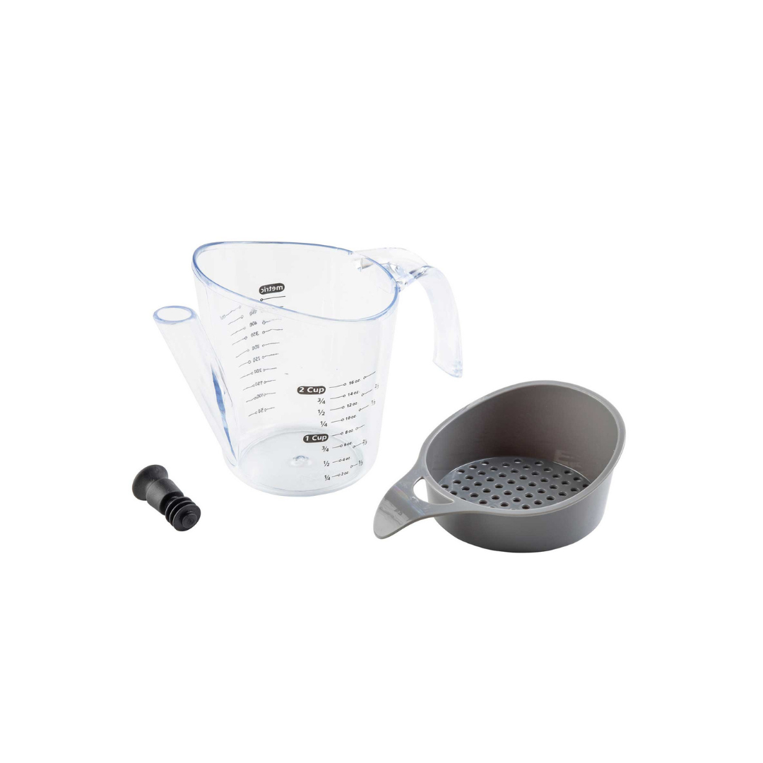  This 16 oz separator helps you create healthier gravies and sauces by effortlessly separating fat from pan juices. Simply pour the drippings into the strainer top, let it filter, then remove the stopper from the spout to serve. 