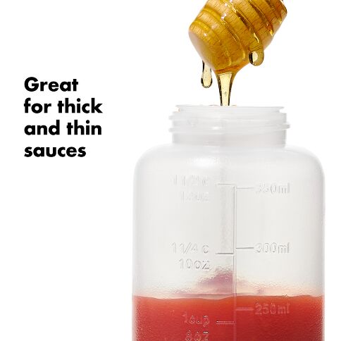 Master the art of grilling with the OXO Good Grips Basting Bottle! Its innovative silicone head with flow-control valve handles sauces of any consistency, while the smart drip-catching collar keeps your hands clean.