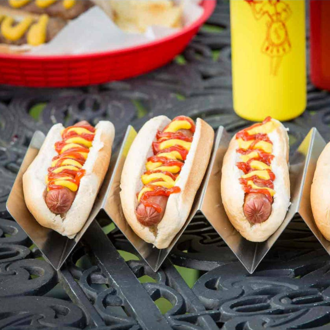 Hot Dog Prep Tray, the ultimate solution for dressing up your hot dogs with ease and fun! This innovative tray allows you to neatly lay out your buns, add grilled hot dogs, and then customize your perfect hot dog meal without the mess of rolling buns or dogs.