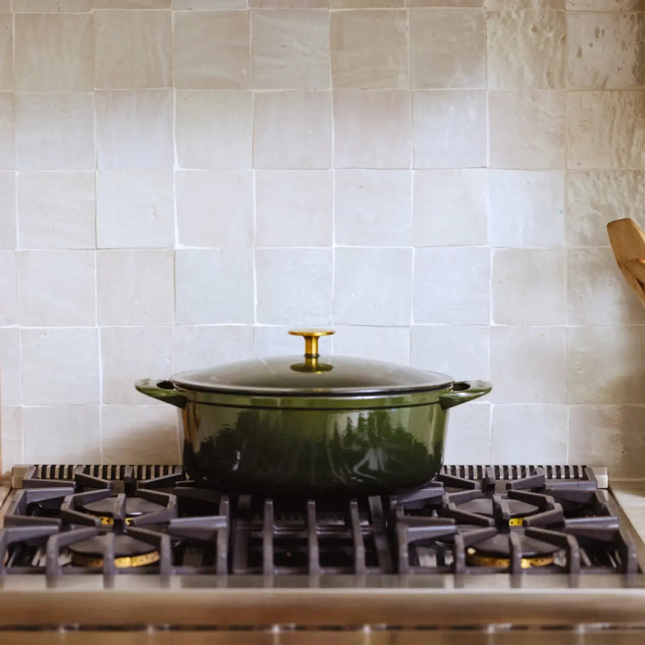 Enameled Cast Iron Dutch Oven -  7.5Qt Willow Green