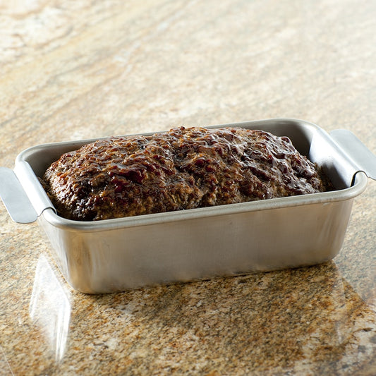 Making meat loaf has never been healthier—or easier! The Aluminized Steel trivet allows fat to drip away as the meat bakes. Handles on trivet make it easy to lift the loaf to a serving platter without sticking. Loaf pan doubles as a bread-baking pan. Proudly made in the USA. Say goodbye to soggy meat loaf and hello to an easy culinary experience with this meat loaf pan with lifter.