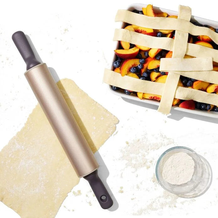  The OXO Good Grips Non-Stick Steel Rolling Pin is about to become your kitchen BFF for everything from cookie-making adventures with the kiddos to epic pizza parties! This superstar comes dressed in a slick ILAG non-stick coating that tells dough, "No sticking allowed!" 