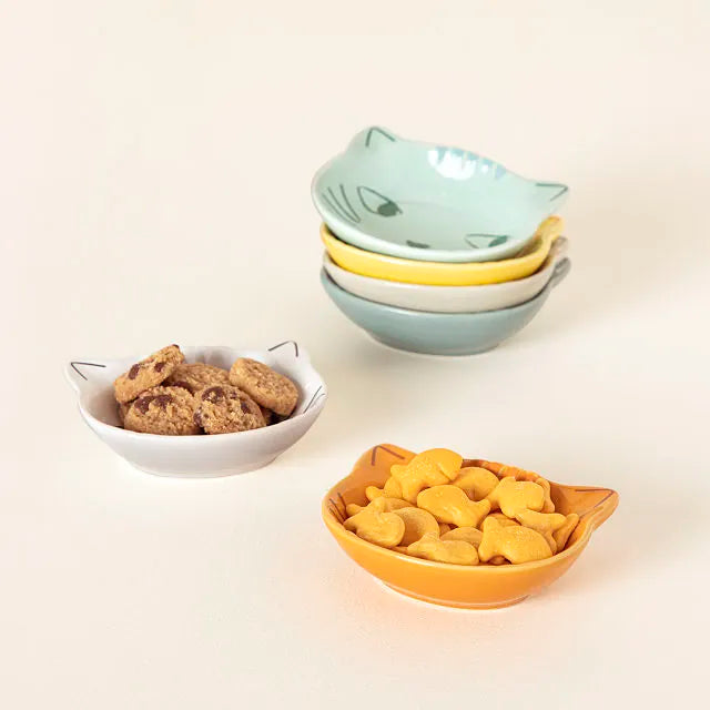 Purrfect Shaped Pinch Bowls - Set of 6! Featuring adorable kittens, these charming stoneware bowls make organizing ingredients a delightful experience.