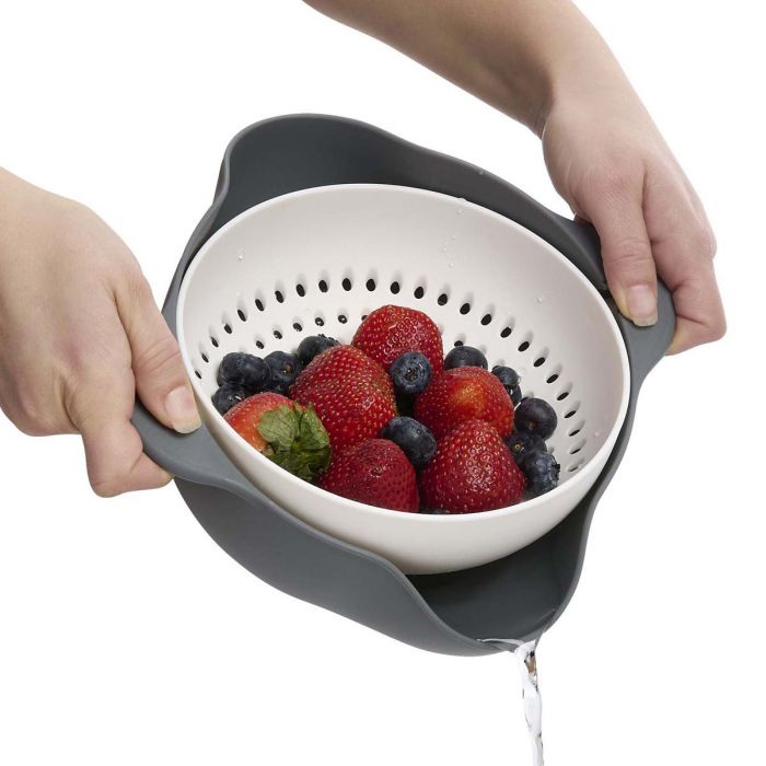 Effortlessly rinse and drain with HIC Kitchen's Colander Bowl! Featuring a simple swivel design, durable BPA-free plastic, and dishwasher-safe convenience, this nifty gadget makes meal prep a breeze.