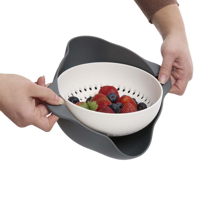 Effortlessly rinse and drain with HIC Kitchen's Colander Bowl! Featuring a simple swivel design, durable BPA-free plastic, and dishwasher-safe convenience, this nifty gadget makes meal prep a breeze.