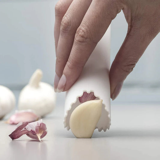 Say goodbye to garlicky fingers with this clever little Garlic Roller! Made from durable, flexible silicone, it effortlessly removes the outer skin from garlic cloves—just pop one inside, press, and roll. The premium design keeps your hands odor-free while making peeling quick and mess-free. 