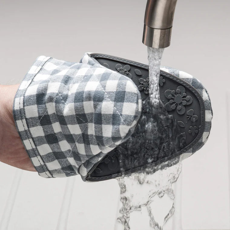 The Red Gingham Silicone Mini Oven Glove by Zeal is a kitchen essential that packs a punch in both style and function! This compact, non-bulky mitt slips easily over your hand, offering heat protection while handling hot pans, trays, or plates.