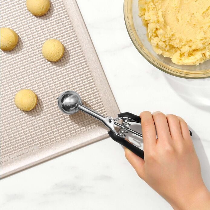 Meet your new baking bestie - the Small Cookie Scoop! This little size 70 wonder holds exactly 1 tablespoon of dough to create adorably uniform 2-inch cookies every single time. Perfect for whipping up bite-sized treats for holiday parties, bake sales where you want to show off, or sneaking extra love into lunchboxes! 